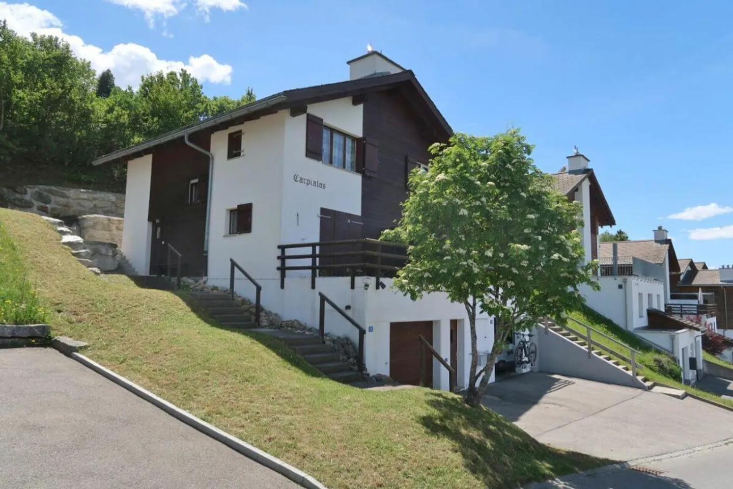 Semi-detached house - Photo 1 of 5