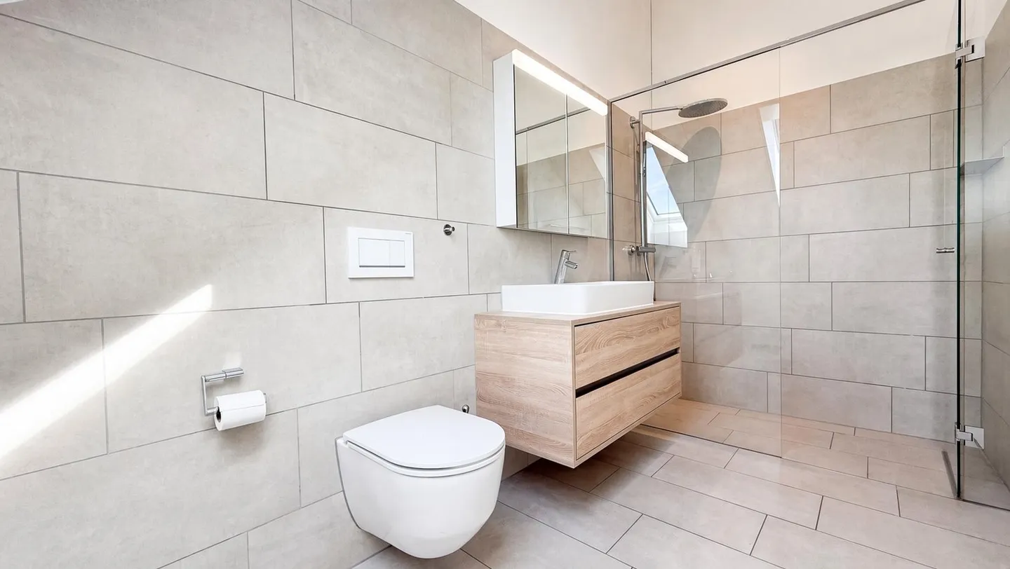 Elegante 3.5-Zimmer-Dachwohnung mit Seesicht in Mörschwil - Photo 7 of 11
