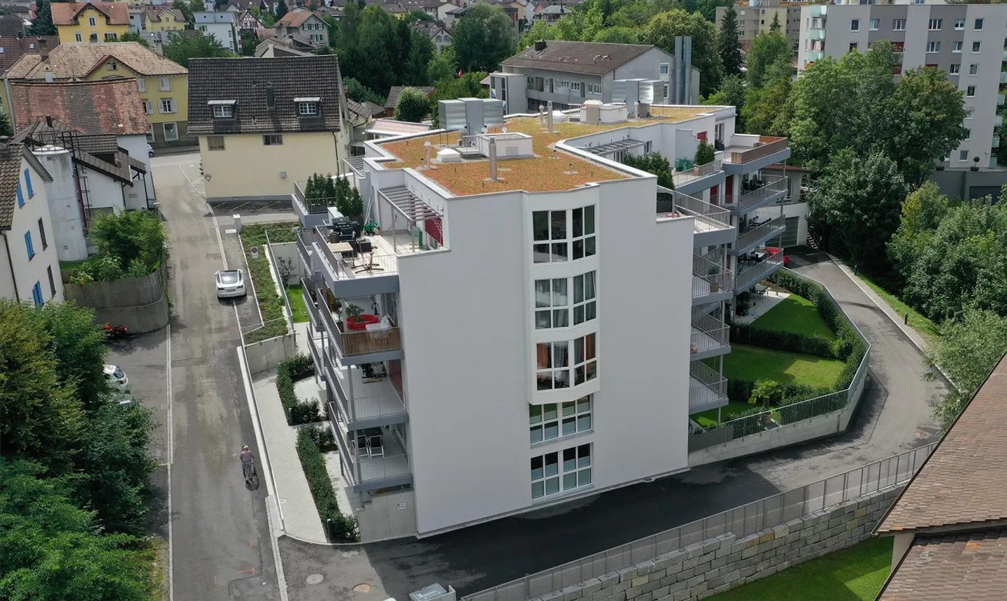 Appartement 4.5 pièces avec balcon orienté sud et nord-ouest - Photo 2 sur 4