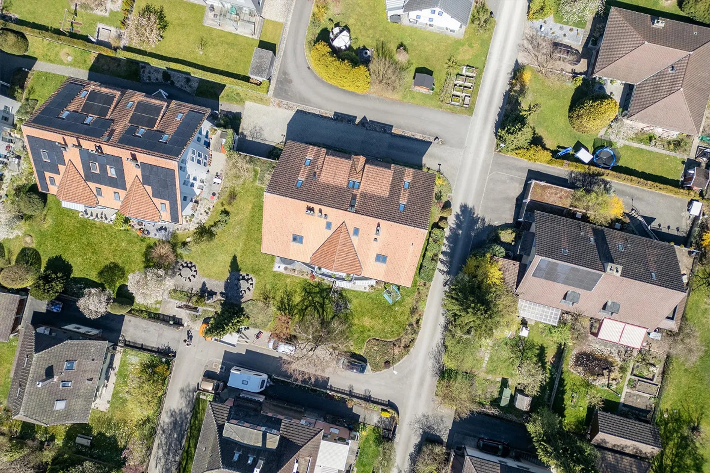 Appartamento attraente con due box auto e una stanza hobby - Foto 3 di 13