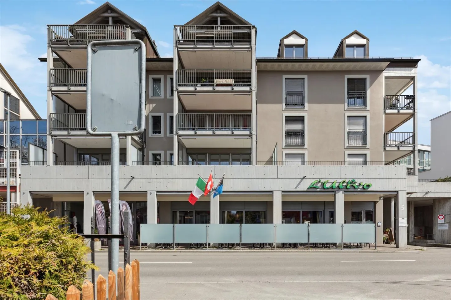 Zentral gelegen! - Foto 1 von 13