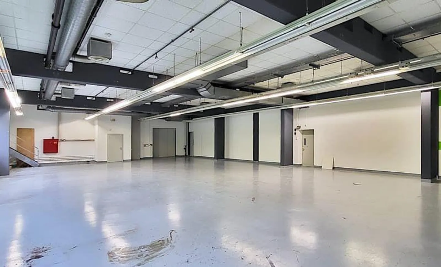 Commercial Hall on the Ground Floor - 4 m Ceiling Height and 1,000 kg Floor Load - 431 m2 - Photo 3 of 8