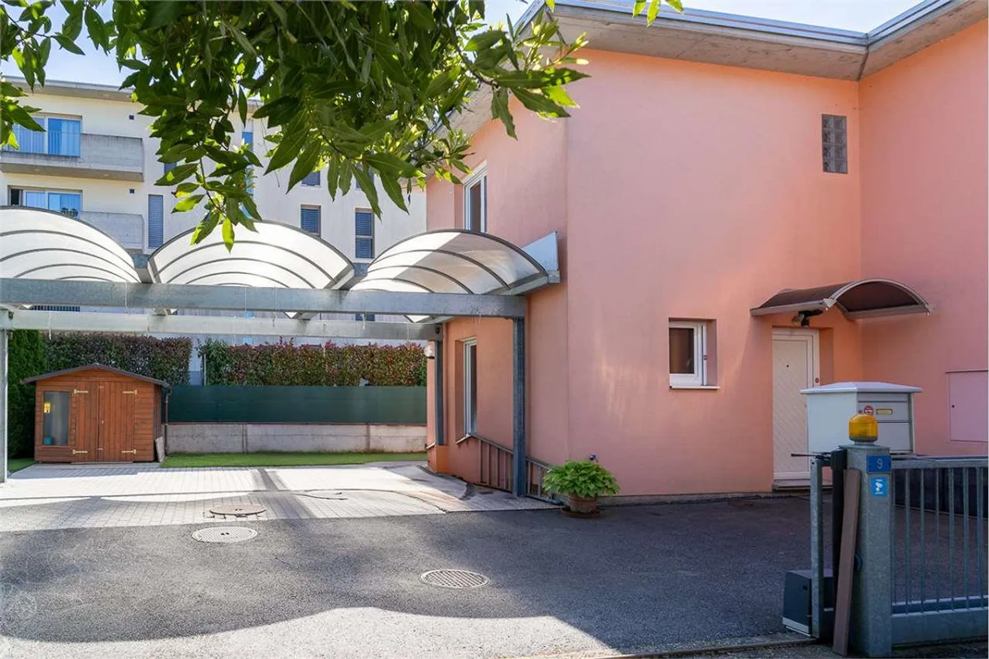 Vacallo : Maison mitoyenne avec jardin privé - Photo 4 sur 13