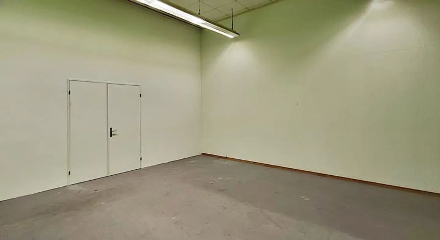 Commercial Hall on the Ground Floor - 4 m Ceiling Height and 1,000 kg Floor Load - 431 m2 - Photo 4 of 8