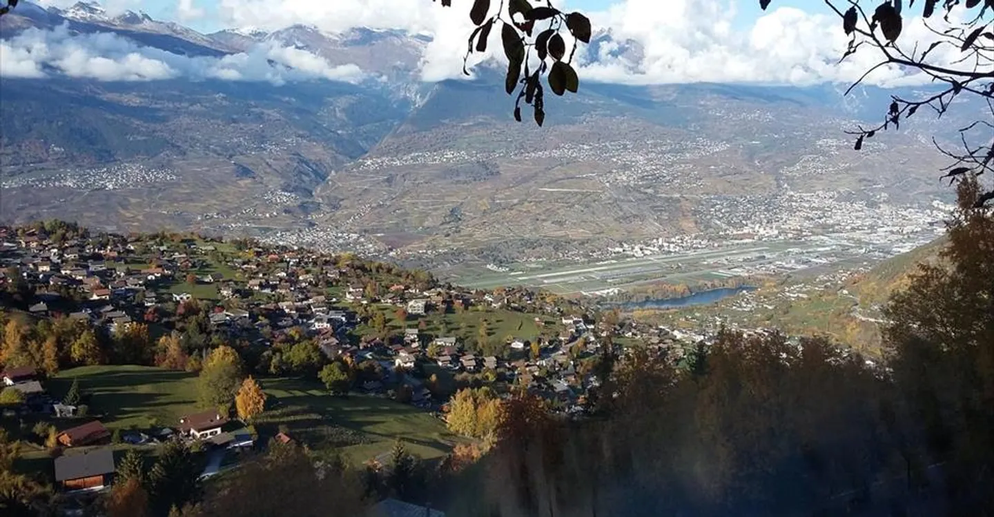 Two building plots, free of mandate with access to the Bisse - Photo 3 of 11