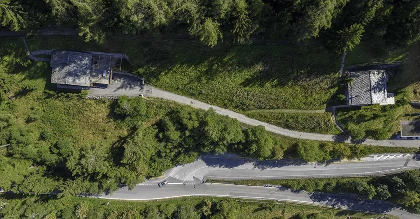 Two building plots, free of mandate with access to the Bisse - Photo 4 of 11