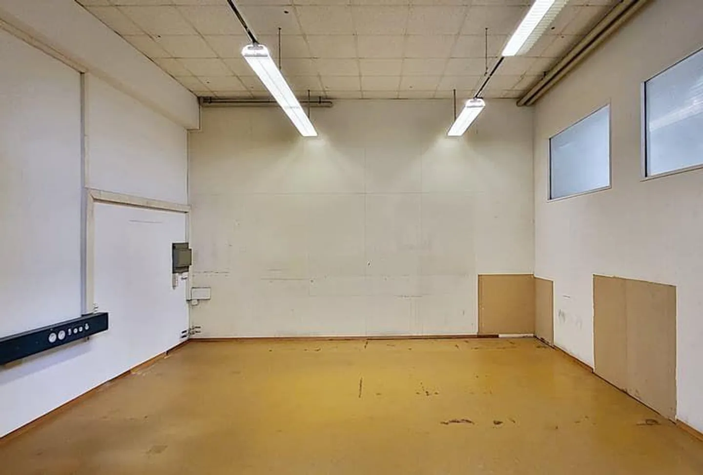 Commercial Hall on the Ground Floor - 4 m Ceiling Height and 1,000 kg Floor Load - 431 m2 - Photo 5 of 8