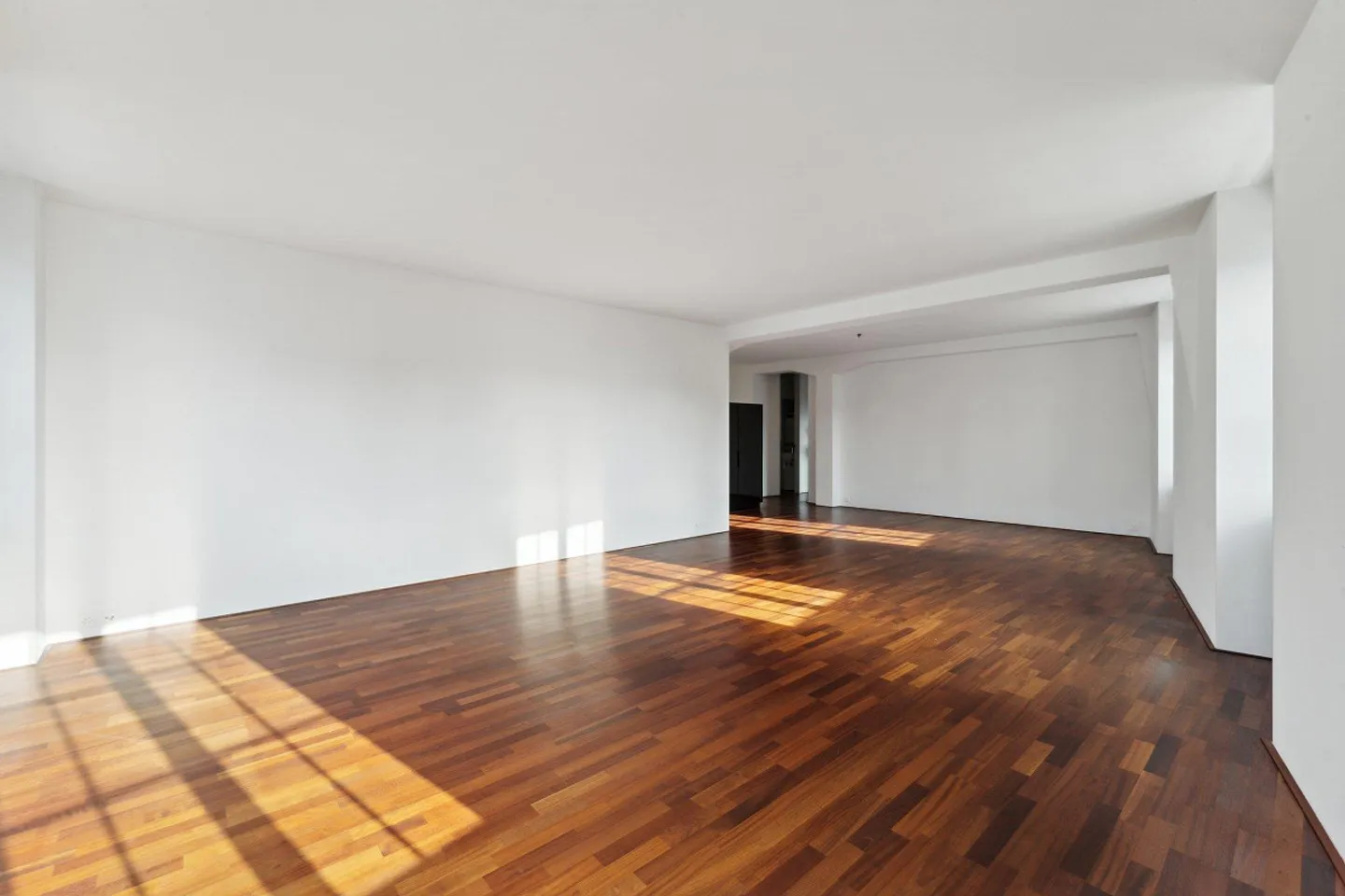 Elegante Stadtwohnung mit Aussicht - Foto 3 von 11