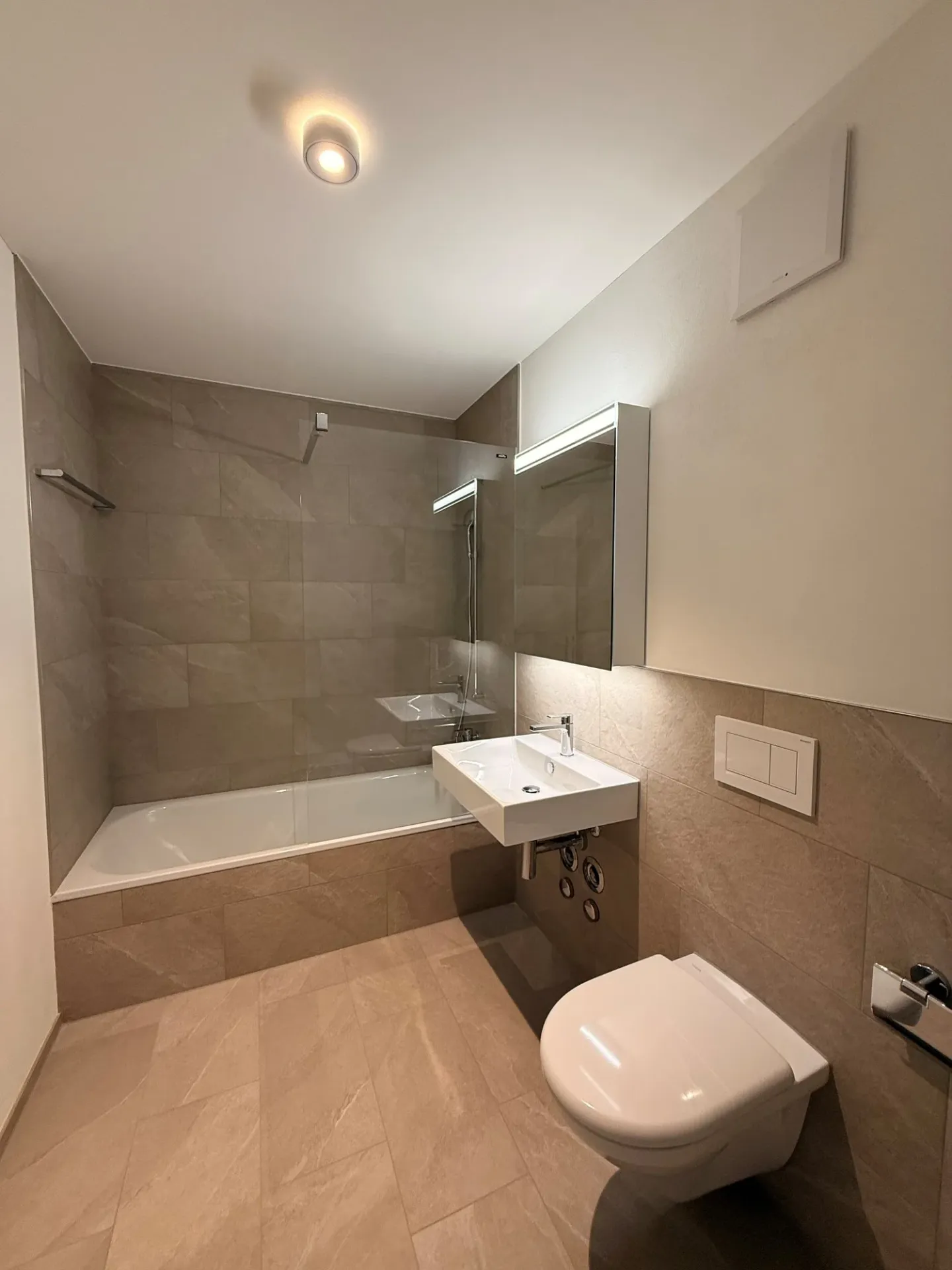 Beautiful 3.5-room garden apartment in Rümlang – stylish new building with high living comfort - Photo 7 of 10