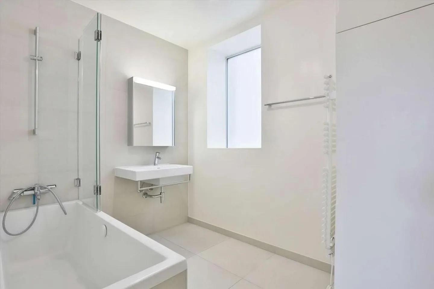 Appartement avec cachet donnant sur la rue du Rhône - Foto 4 di 7