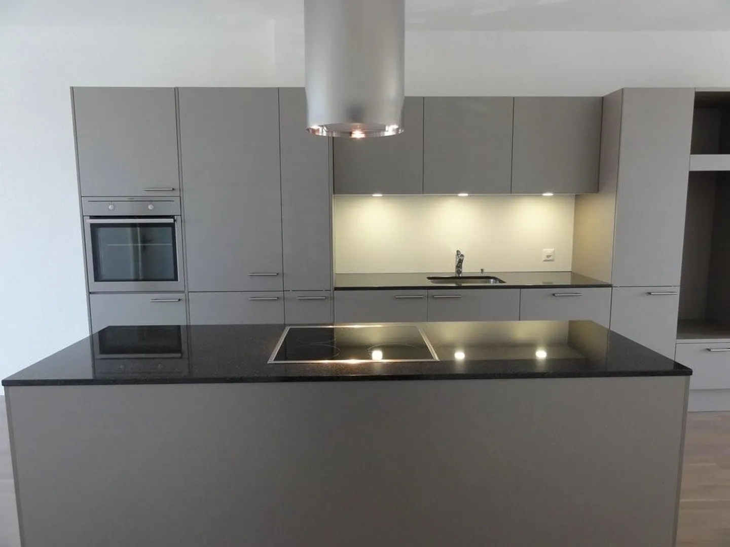 A pochi passi dalla stazione ferroviaria di Münsingen - Foto 2 di 8