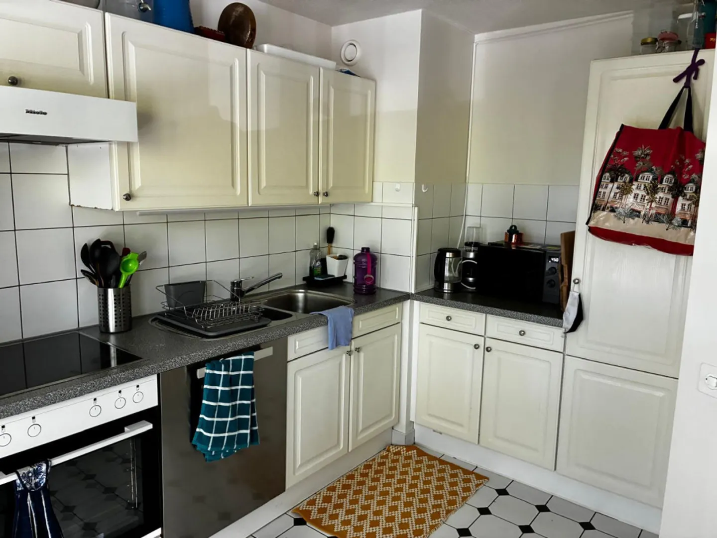 4-room apartment with large terrace - Charmilles - Photo 3 of 9