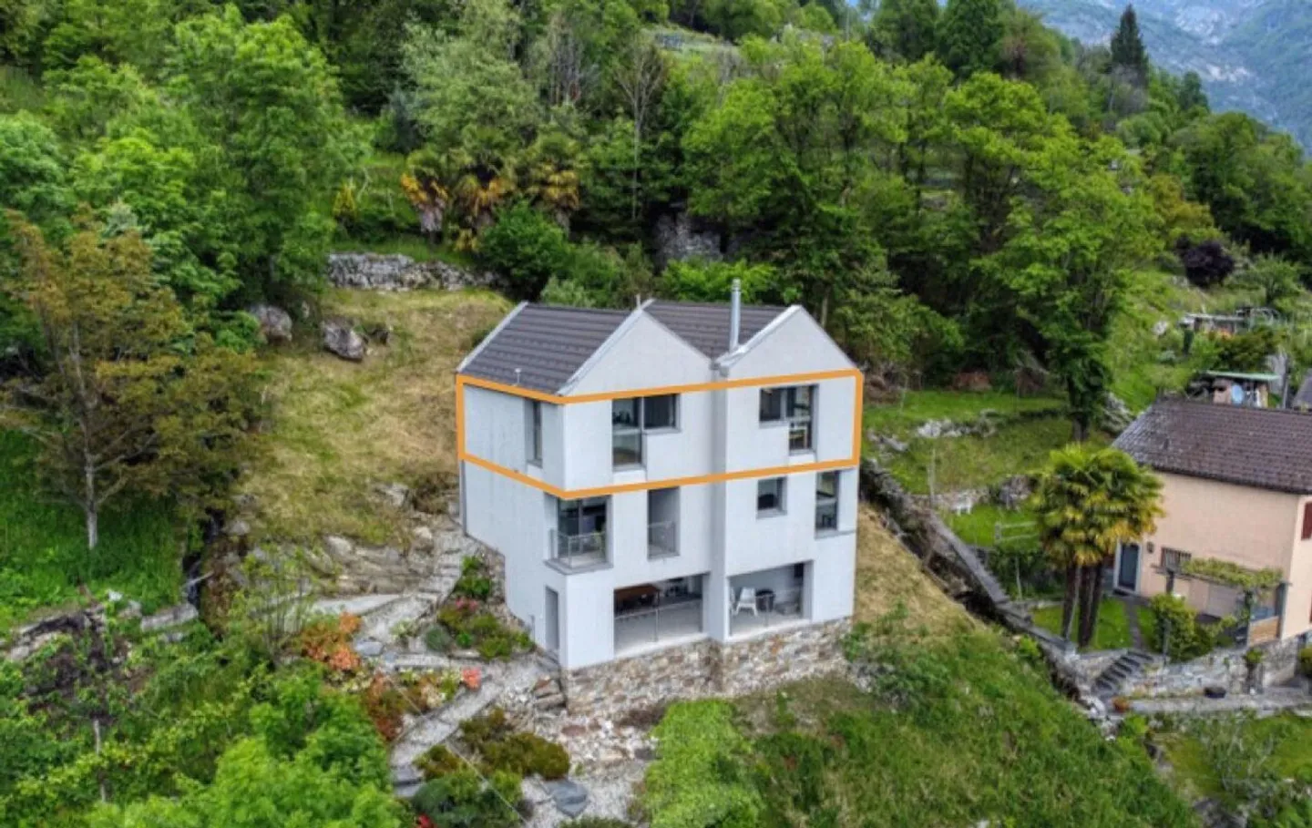 Appartamento al primo piano di 3 ½ locali,  molto soleggiata e con vista sul lago della Verzasca e lago Maggiore | 3 ½ -Zimmerwohnnung am 1. Stock, sehr sonnig und mit Blick auf den Verzasca See und Lago Maggiore - Foto 1 di 9