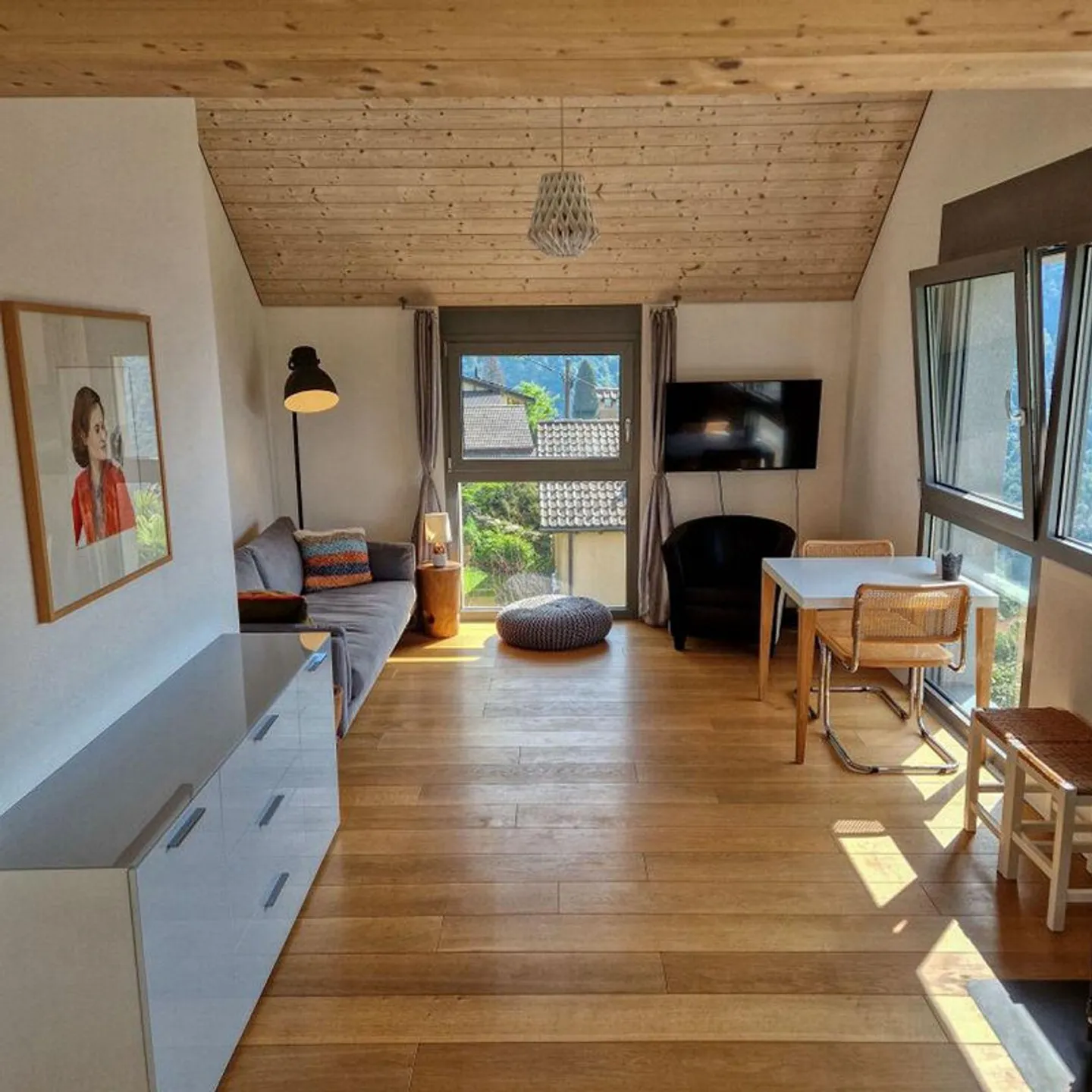 Appartamento al primo piano di 3 ½ locali,  molto soleggiata e con vista sul lago della Verzasca e lago Maggiore | 3 ½ -Zimmerwohnnung am 1. Stock, sehr sonnig und mit Blick auf den Verzasca See und Lago Maggiore - Foto 5 di 9