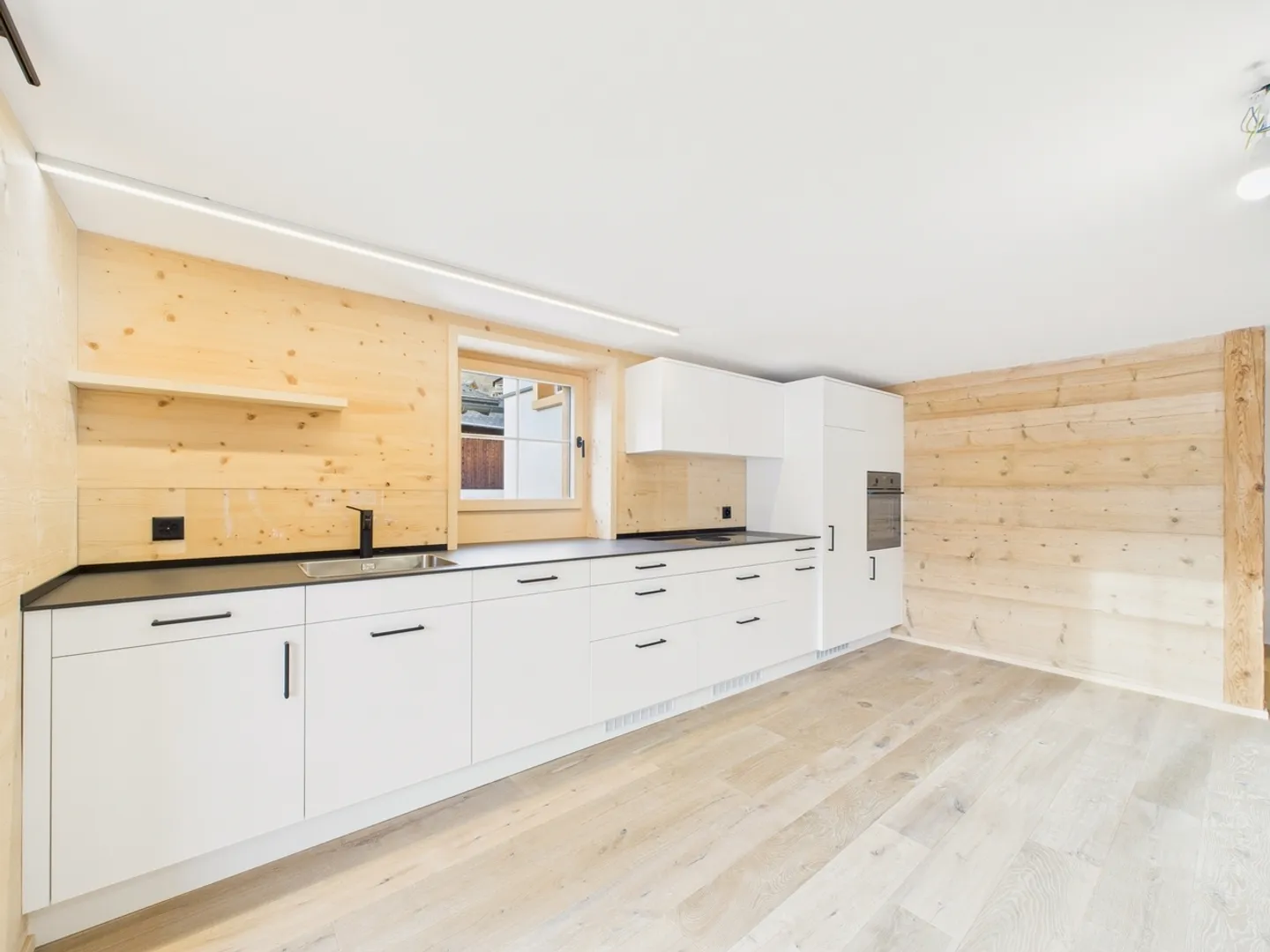 Appartamento 3.5 stanze ristrutturato con balcone a Vignogn - Foto 2 di 11