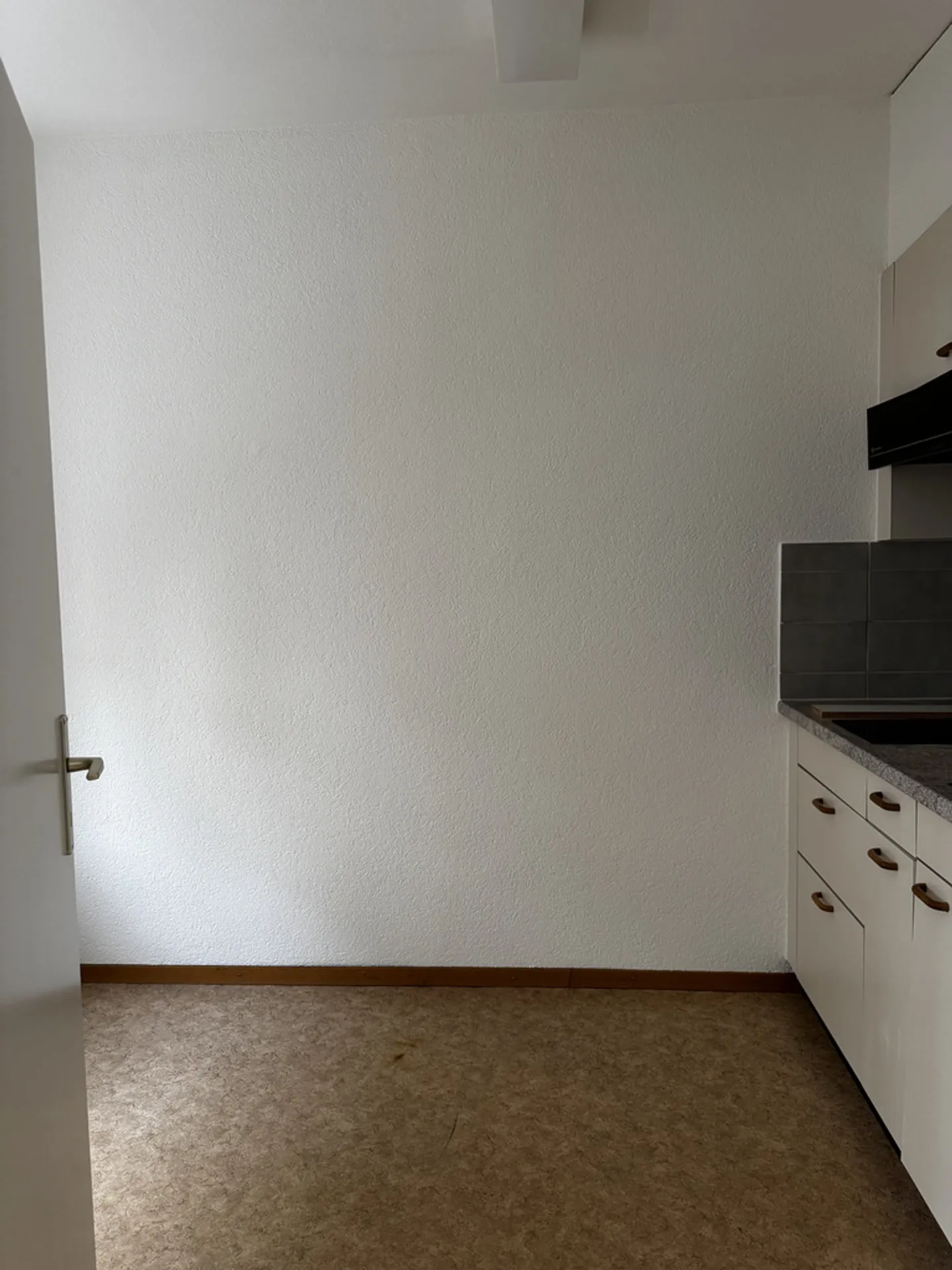 Affordable &amp; Bright (Perfect for Singles or Commuters) - Photo 4 of 5