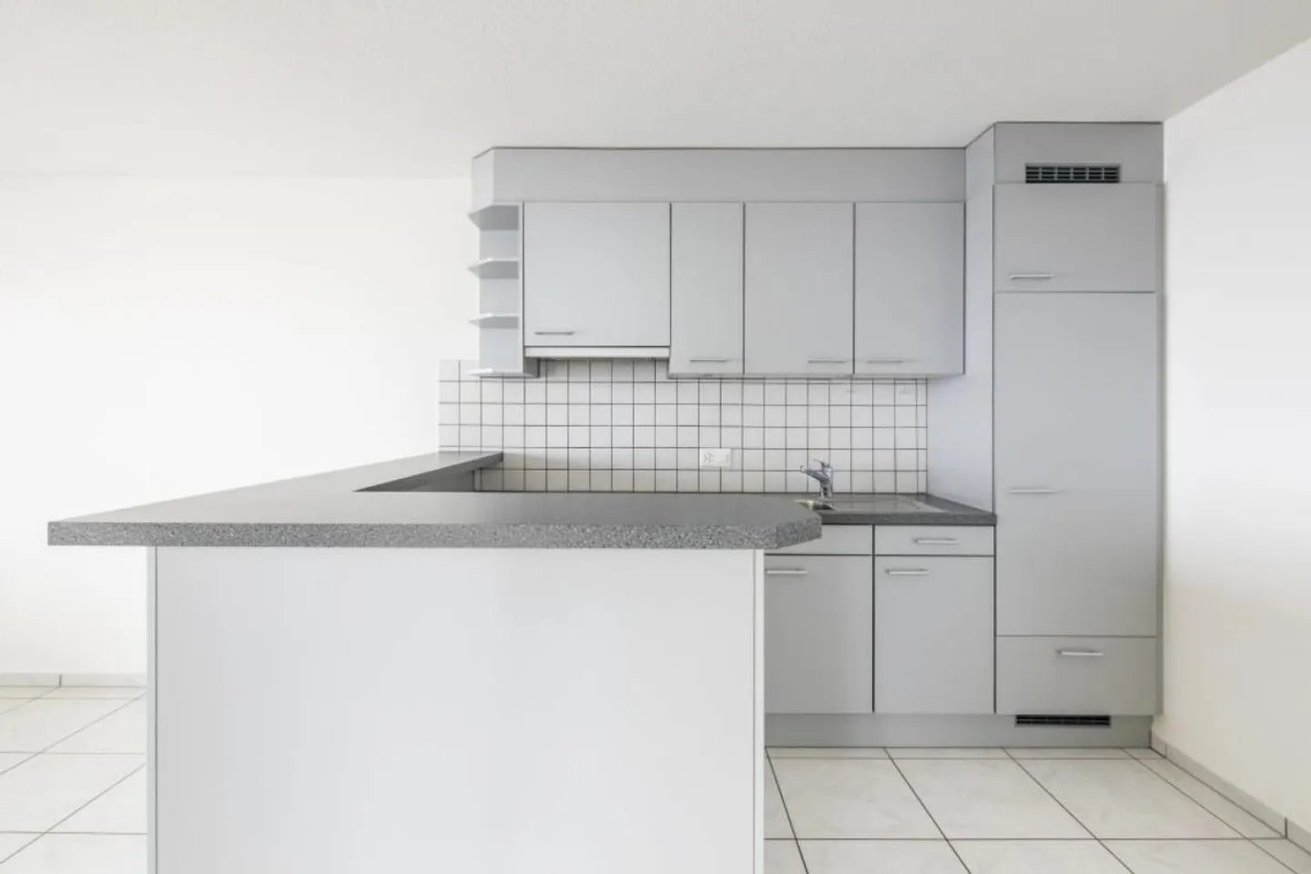 Cozy Apartment Next to the Zoo - Photo 2 of 7