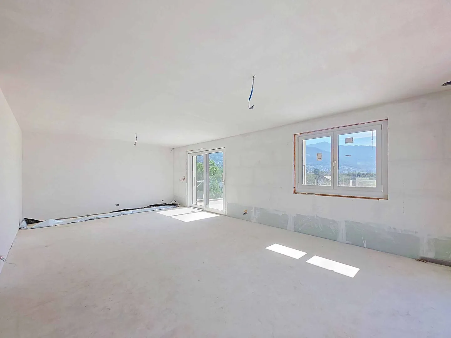 Nuovo! Villa indipendente con piscina e magnifica vista sul lago - Foto 2 di 13