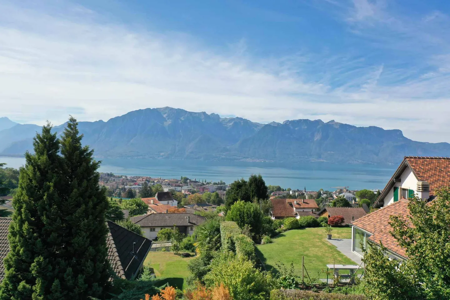 Nuovo! Villa indipendente con piscina e magnifica vista sul lago - Foto 11 di 13