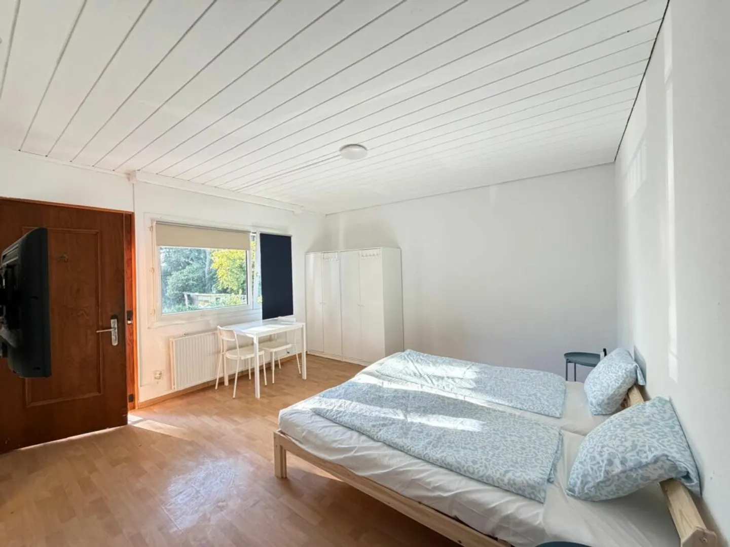 Cozy Double Room with Amenities - Photo 1 of 14