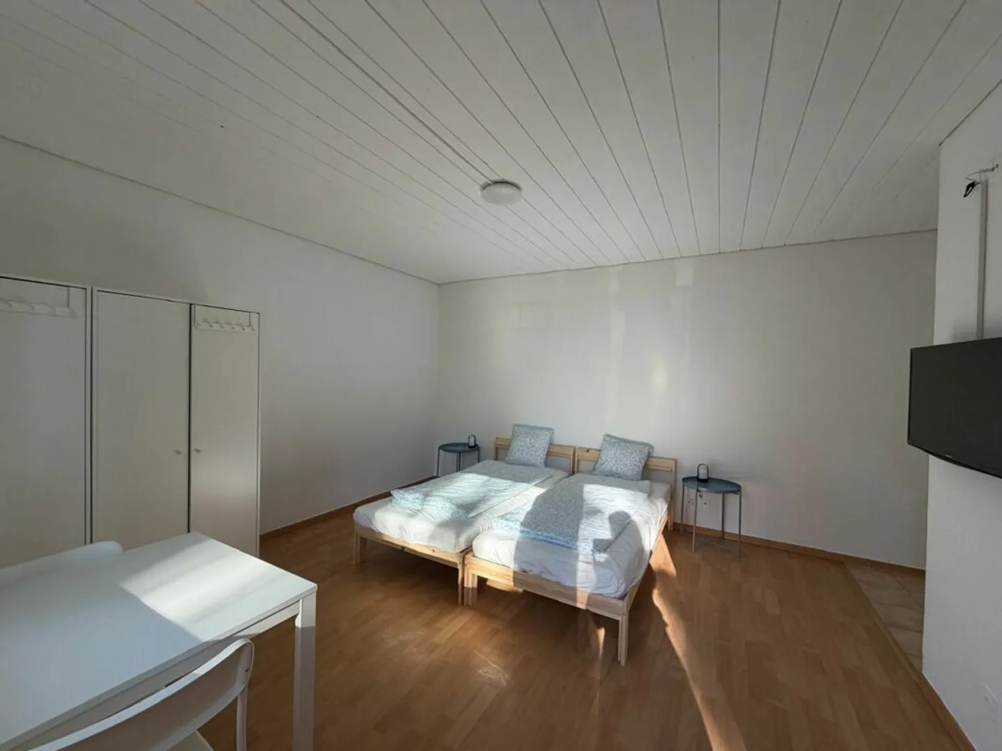 Cozy Double Room with Amenities - Photo 2 of 14