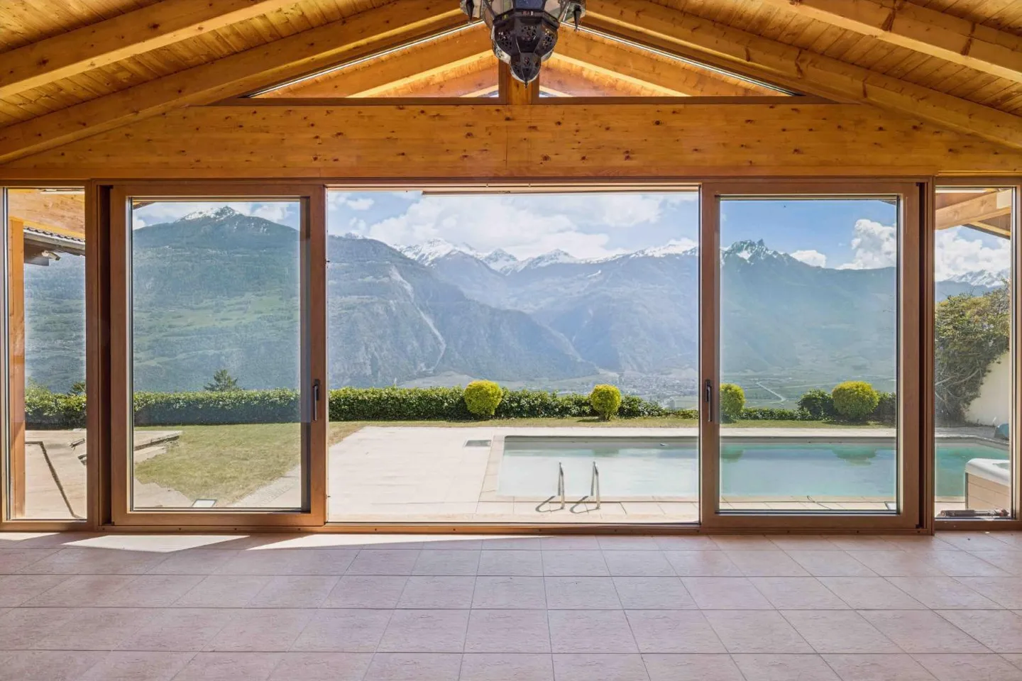 Aussergewöhnliche Villa mit Pool - Foto 1 von 13