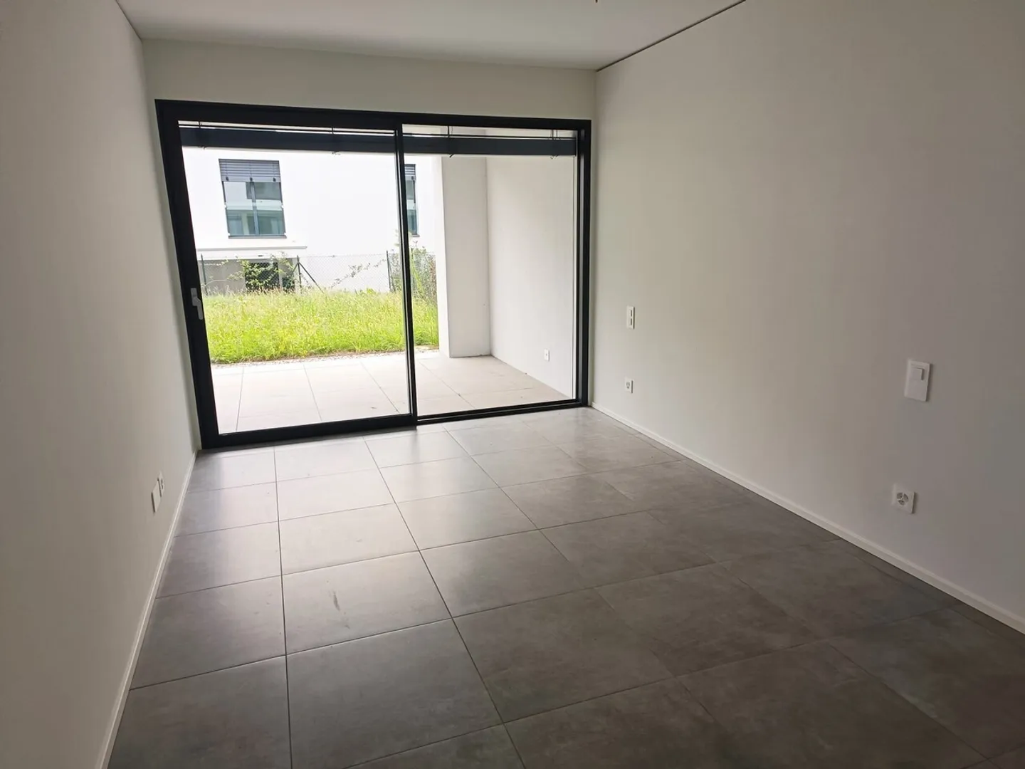 New 2.5-room apartment with garden - Photo 6 of 6