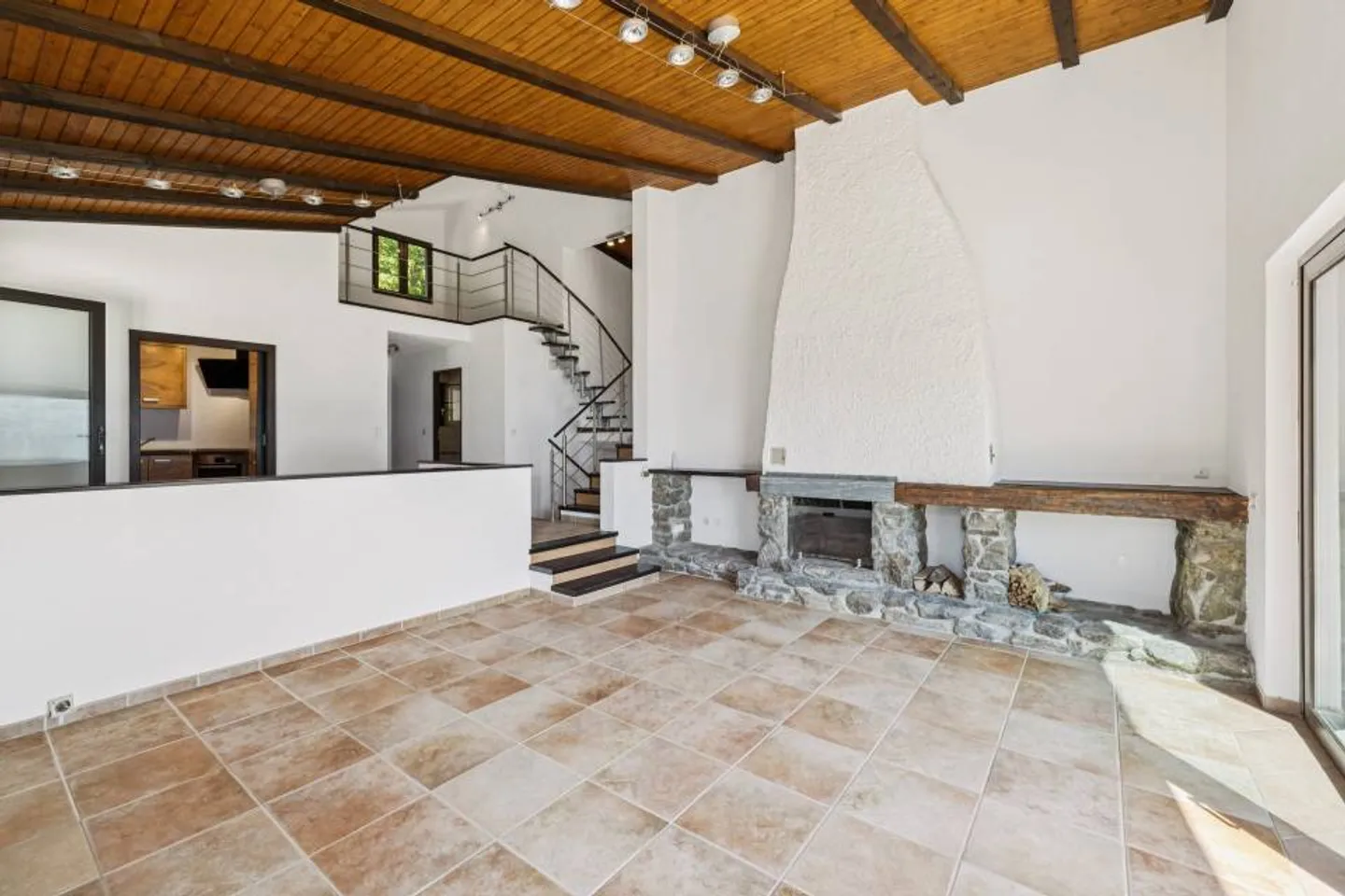Aussergewöhnliche Villa mit Pool - Foto 3 von 13