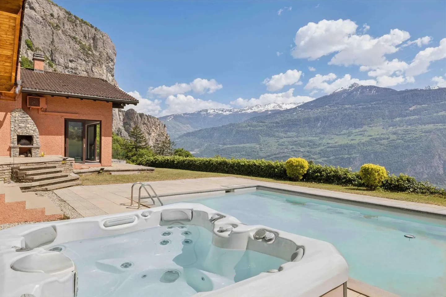 Aussergewöhnliche Villa mit Pool - Foto 7 von 13