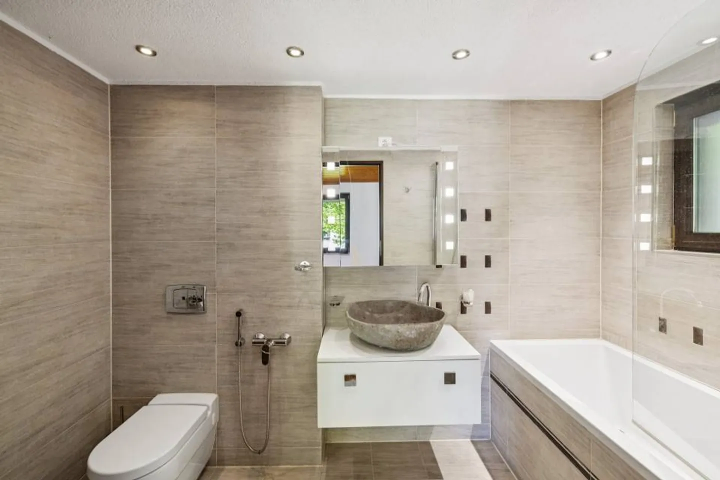 Aussergewöhnliche Villa mit Pool - Foto 9 von 13