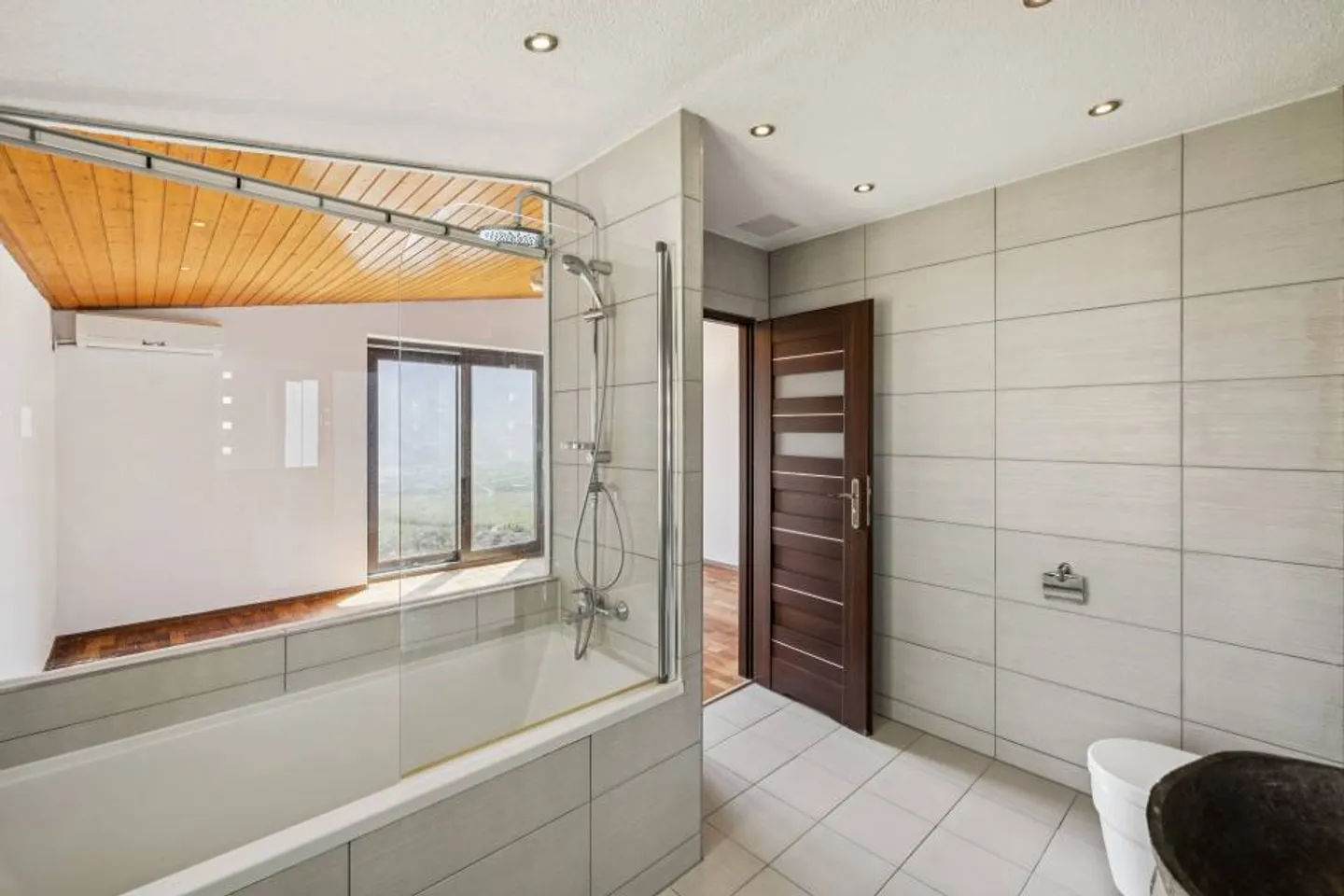 Aussergewöhnliche Villa mit Pool - Foto 11 von 13