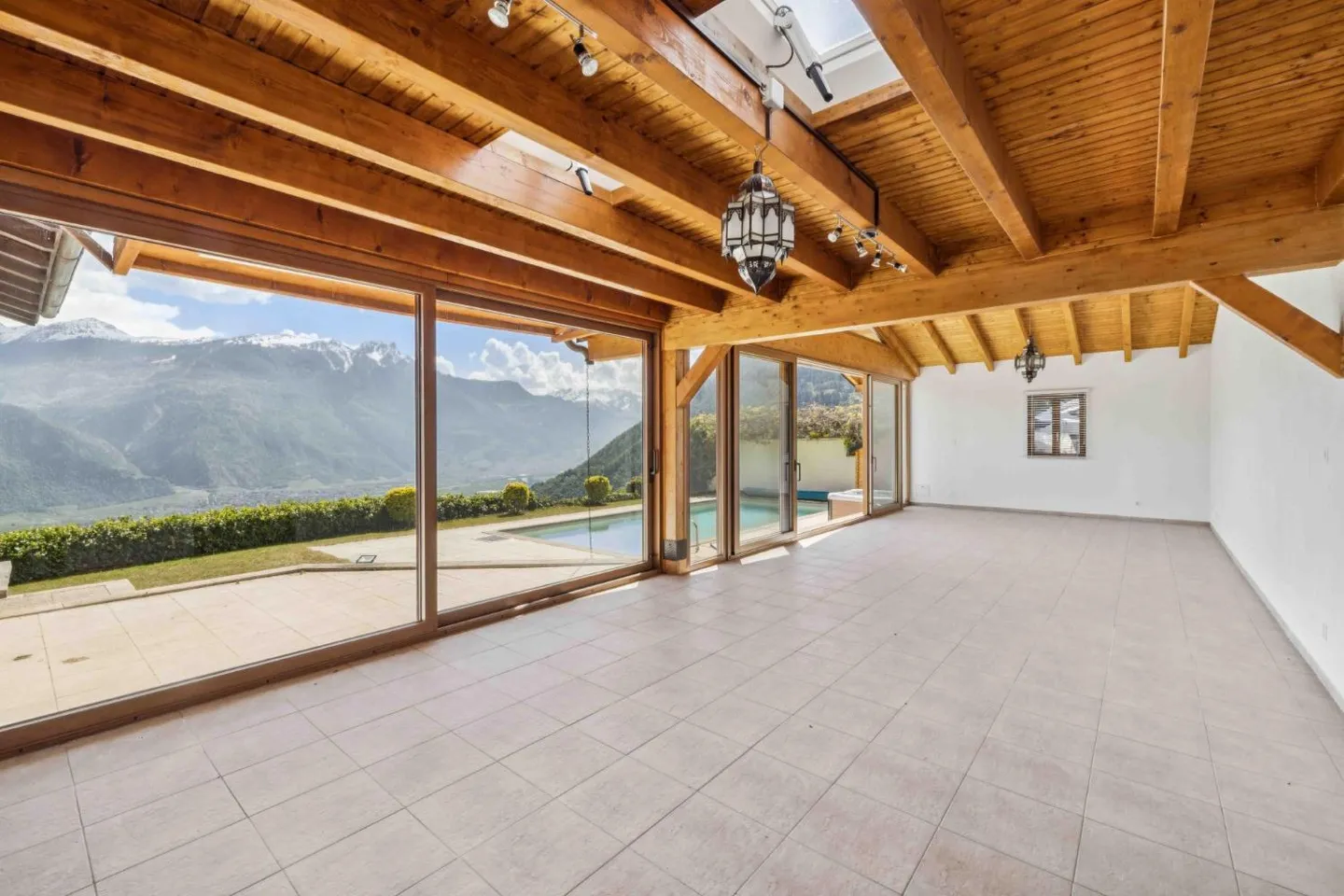 Aussergewöhnliche Villa mit Pool - Foto 13 von 13
