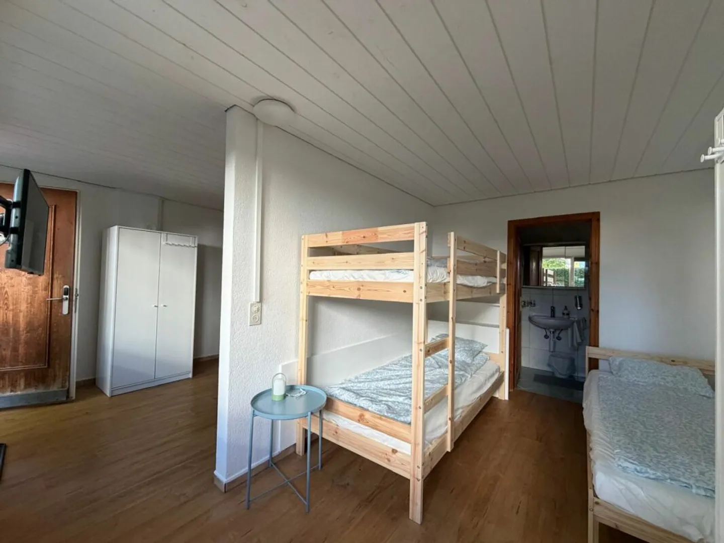 Cozy Double Room with Amenities - Photo 12 of 14