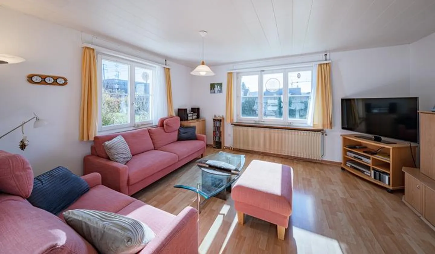 Lovely House in Chalet Style in Gümligen - Photo 2 of 8