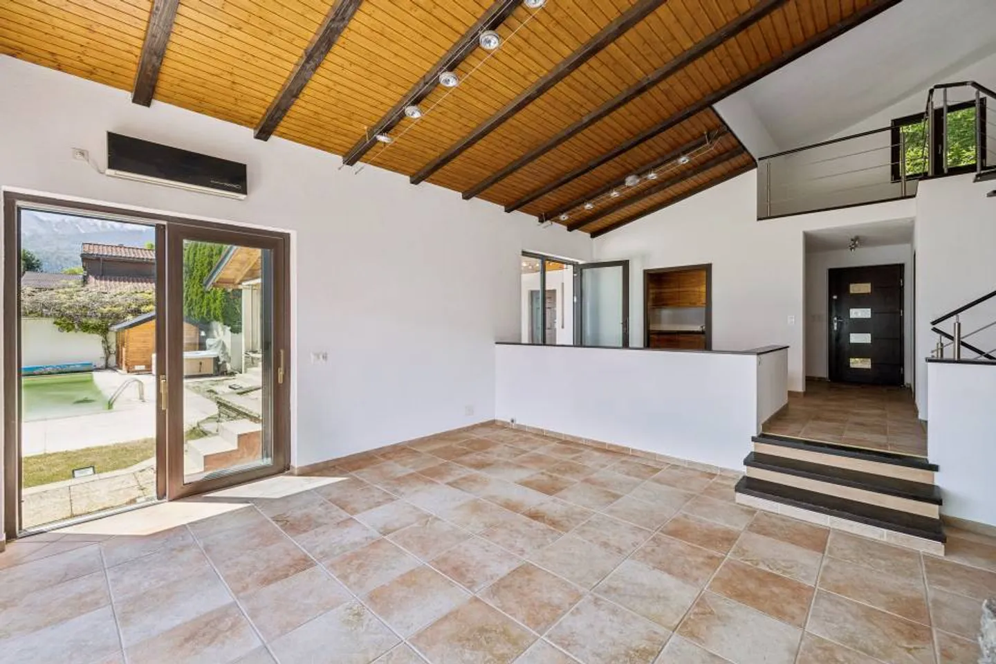 Aussergewöhnliche Villa mit Pool - Foto 5 von 13