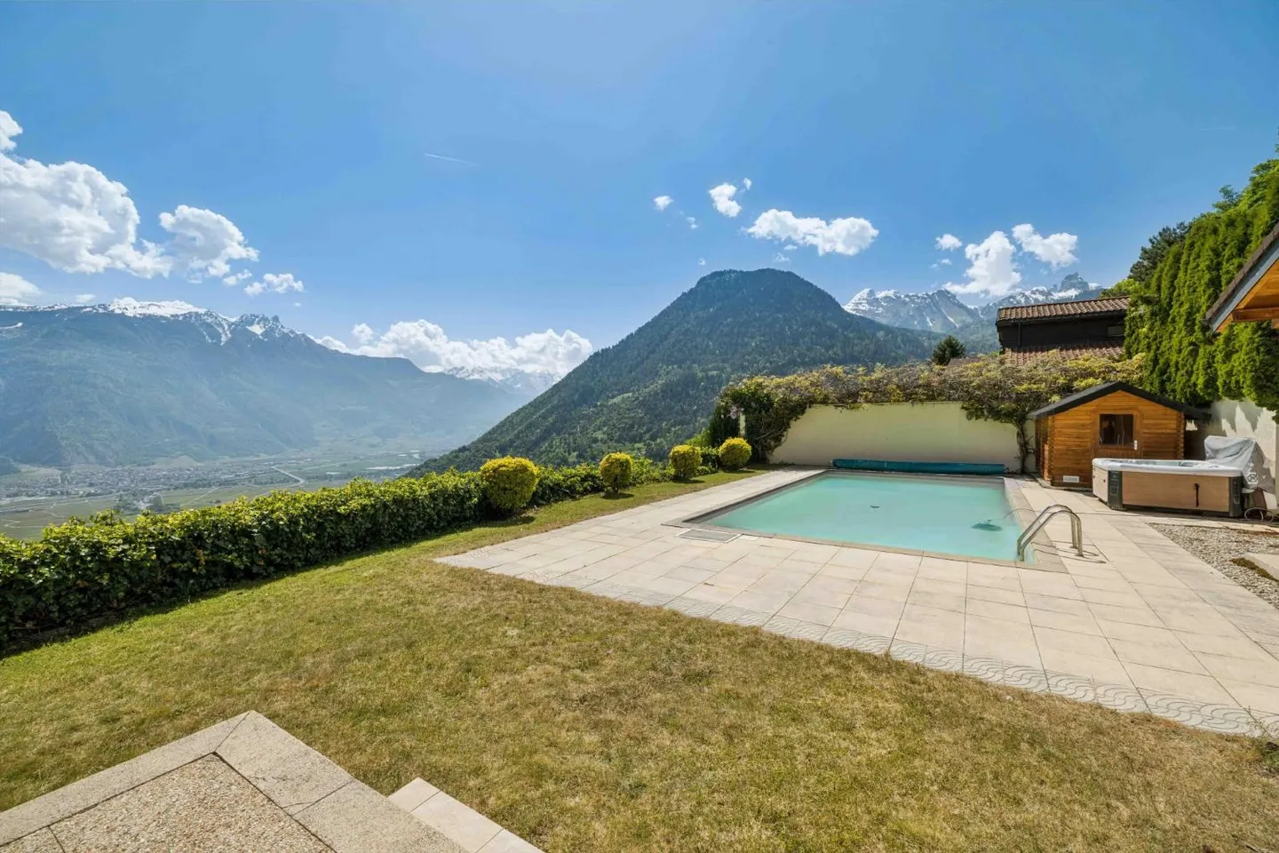 Aussergewöhnliche Villa mit Pool - Foto 6 von 13