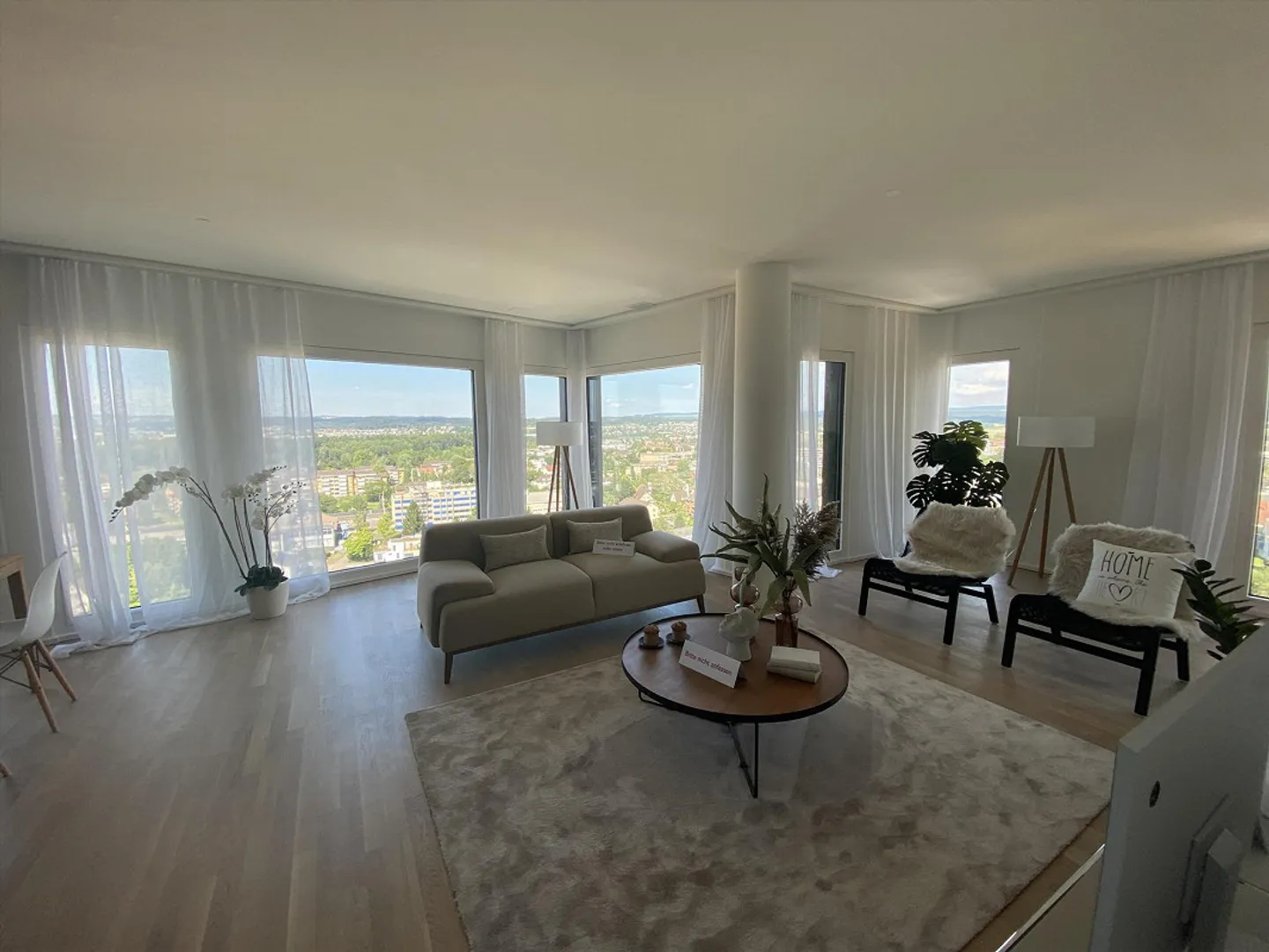 Living Above the Rooftops of Dübendorf - Photo 3 of 6