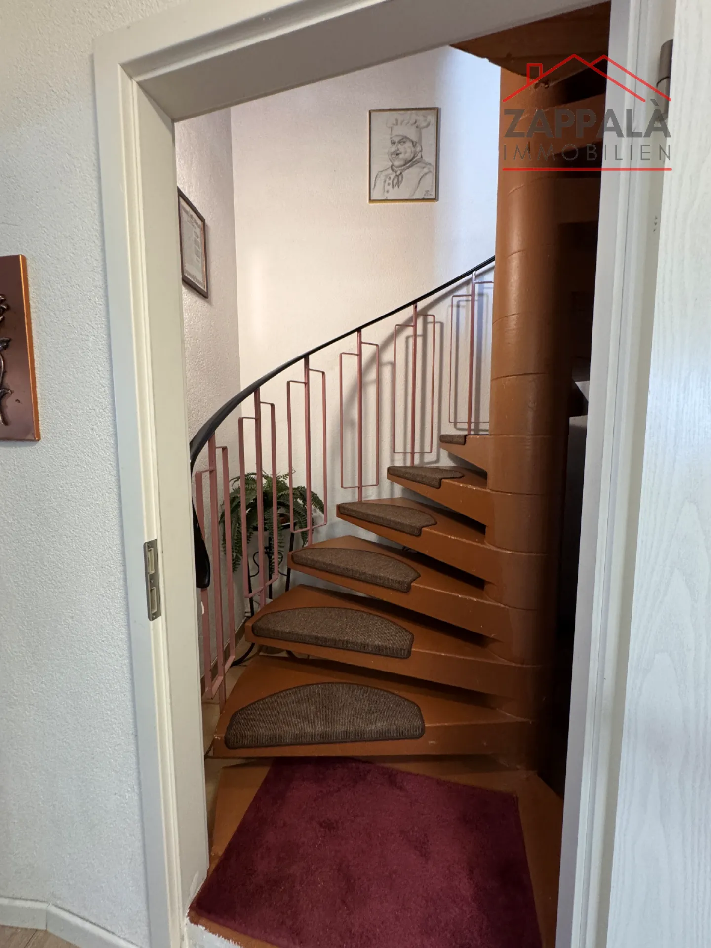 Affascinante casa a schiera angolare in posizione centrale a Hölstein – spaziosa, ben curata e con vista sulla Vordere Frenke - Foto 10 di 38