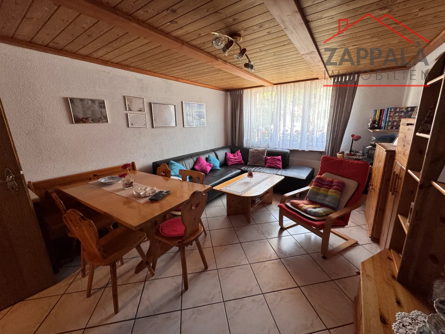 Affascinante casa a schiera angolare in posizione centrale a Hölstein – spaziosa, ben curata e con vista sulla Vordere Frenke - Foto 12 di 38