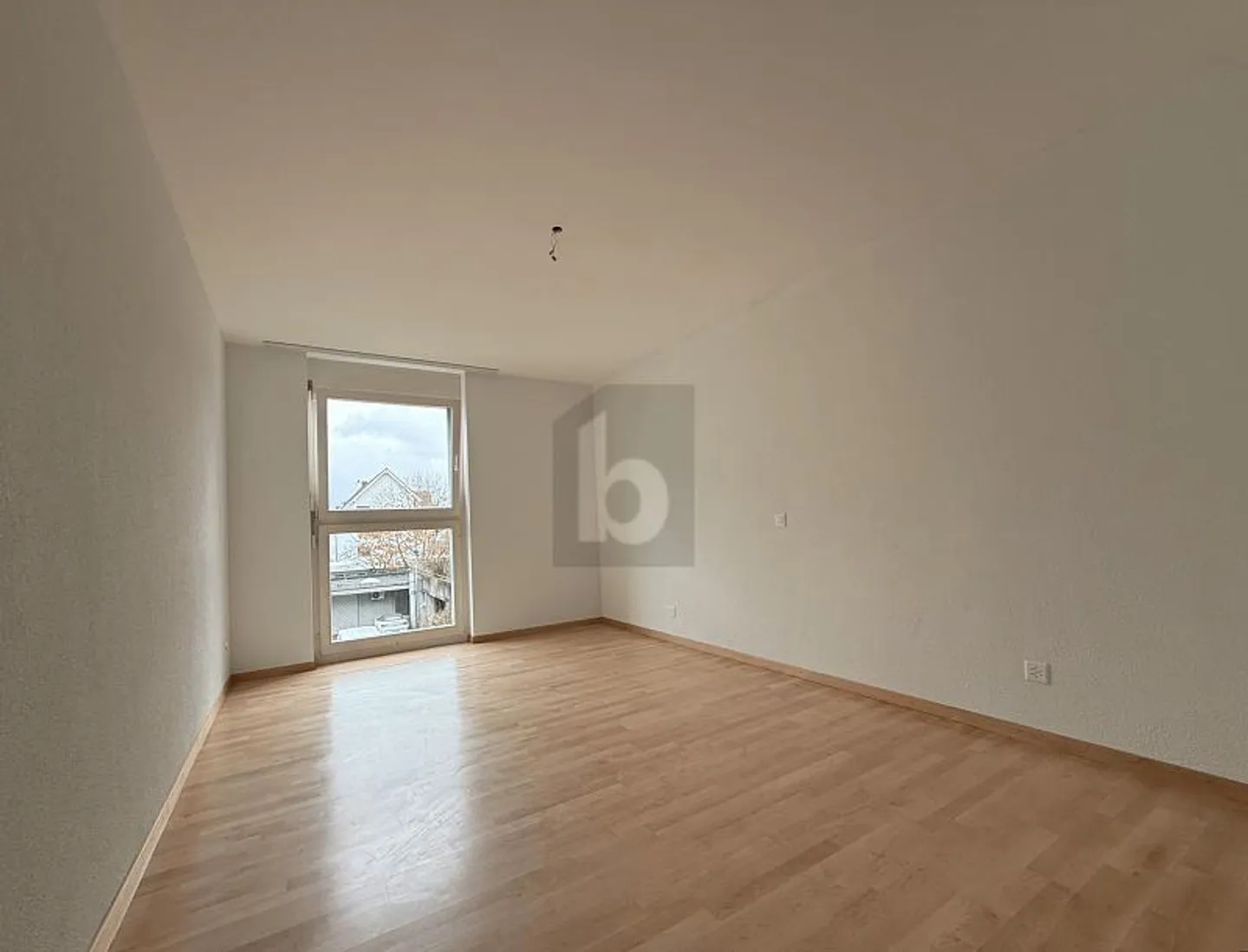 Appartement spacieux avec balcon - Photo 3 sur 6