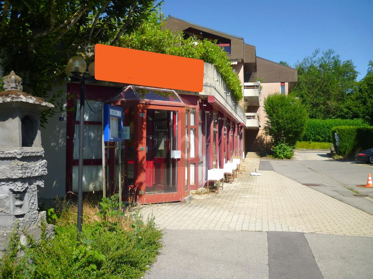 Mixed-use building for rent - Photo 2 of 6