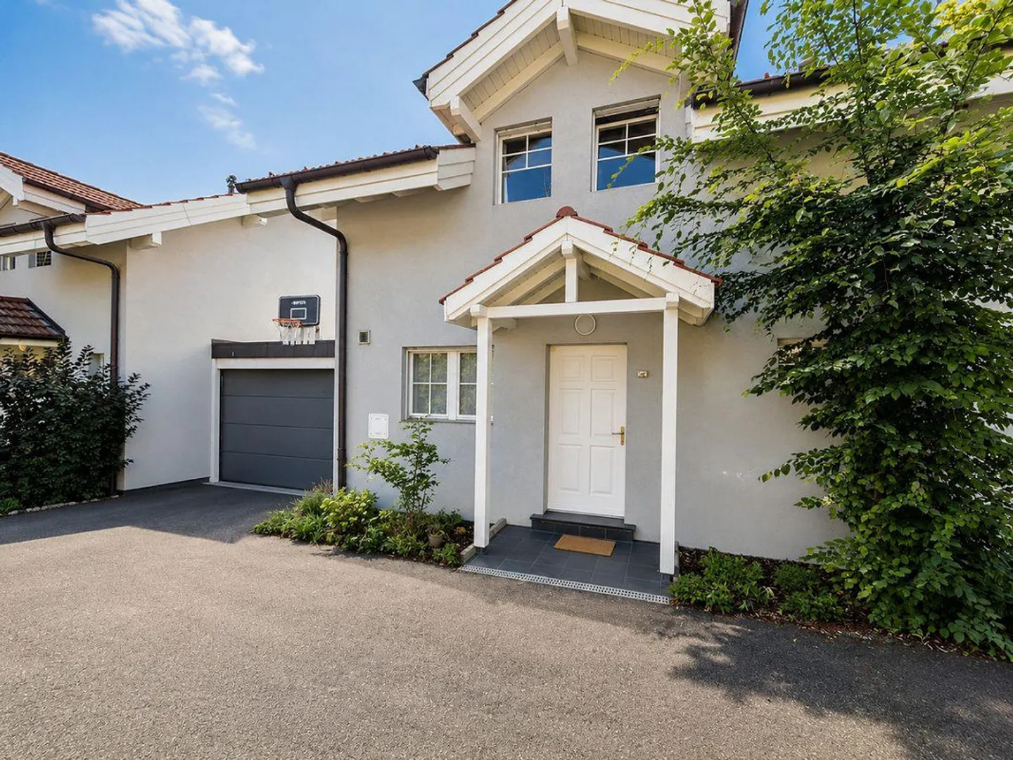 Casa familiare arredata con giardino privato a Carouge - Foto 1 di 13