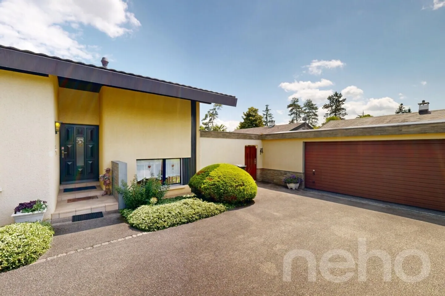 Casa familiare con giardino, garage e pannelli solari - Foto 3 di 13