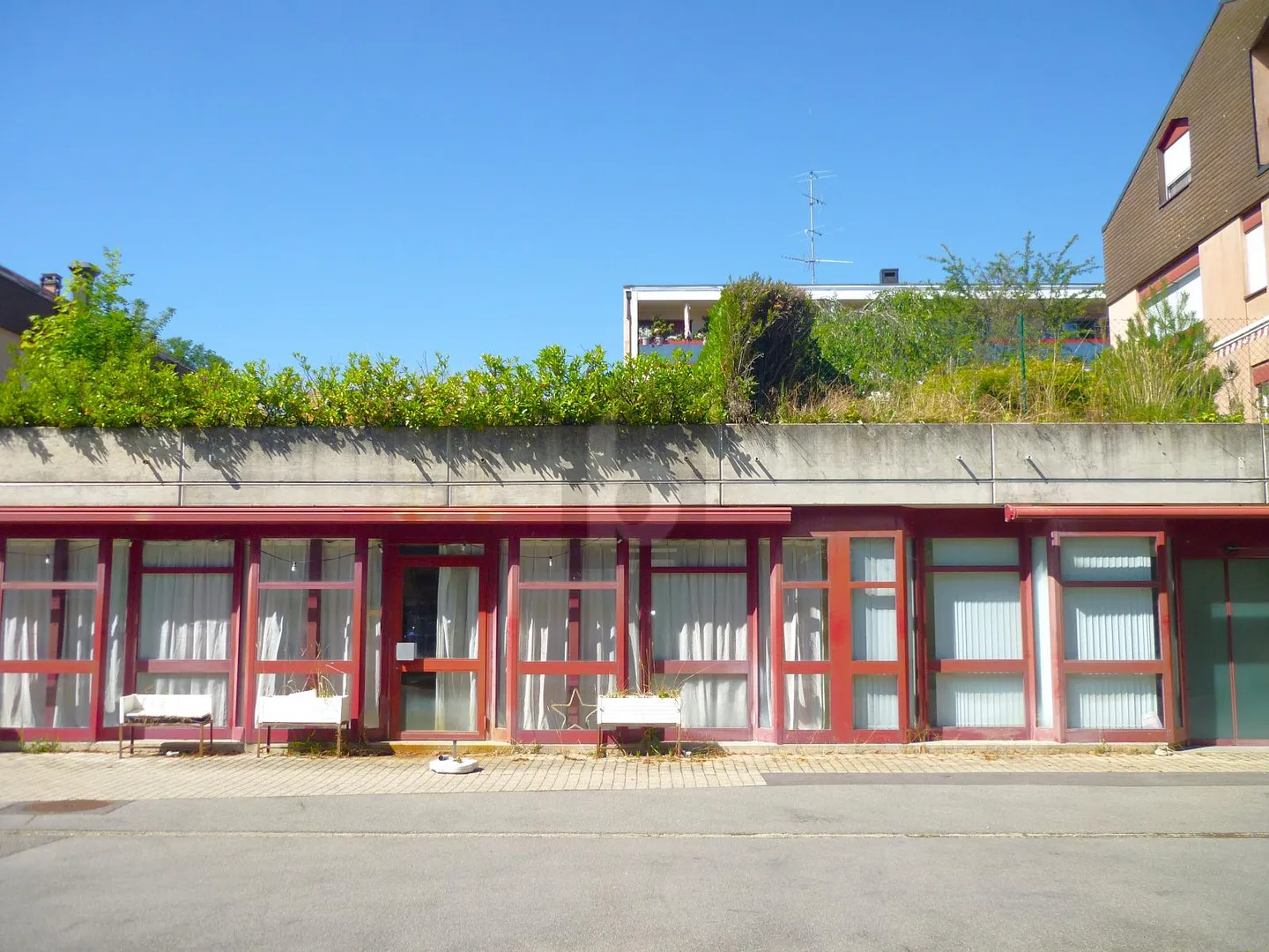 Mixed-use building for rent - Photo 5 of 6