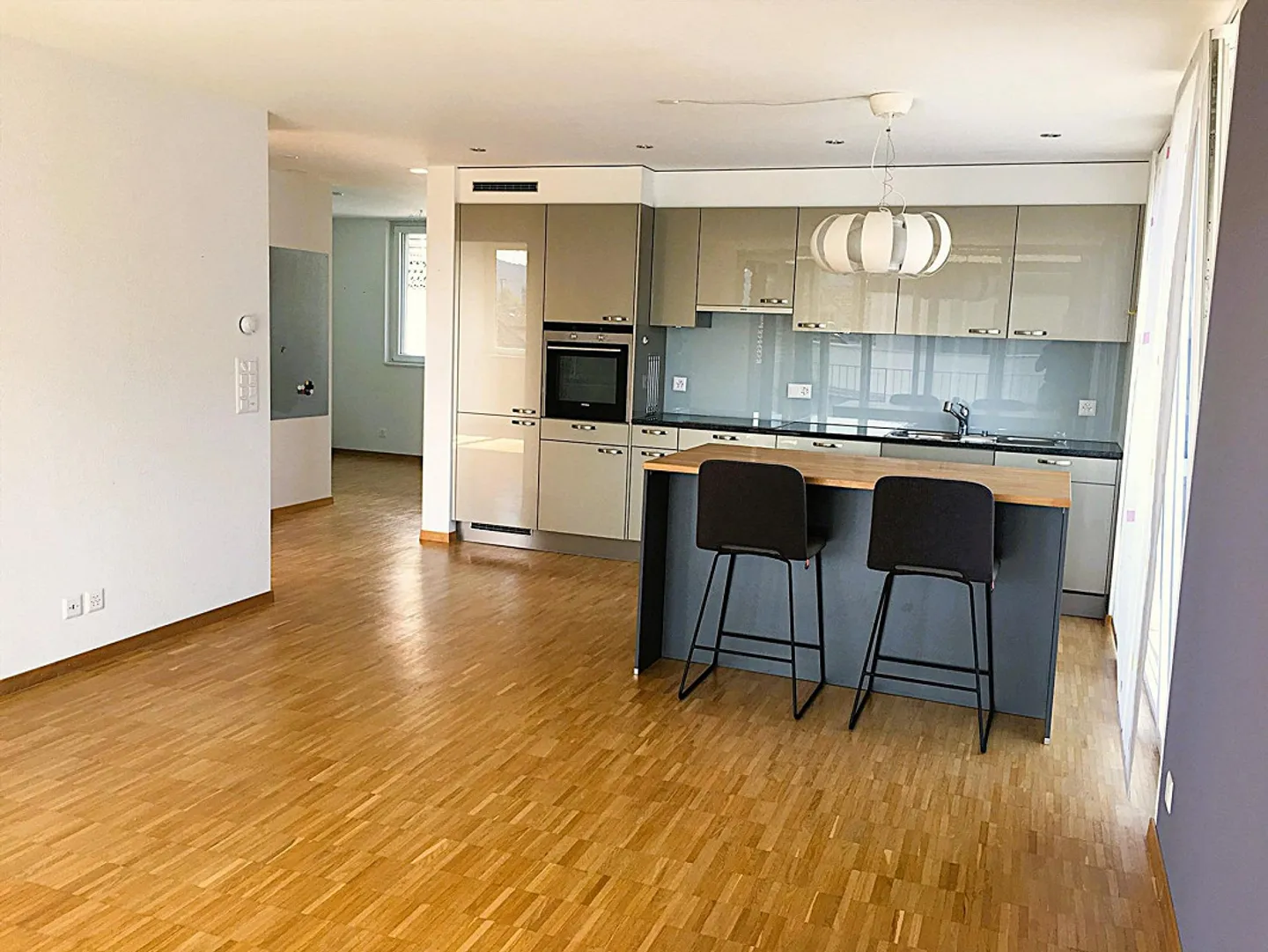 Entdecken Sie diese attraktive 3.5-Zimmer-Wohnung im 2. Stock - Foto 3 von 11