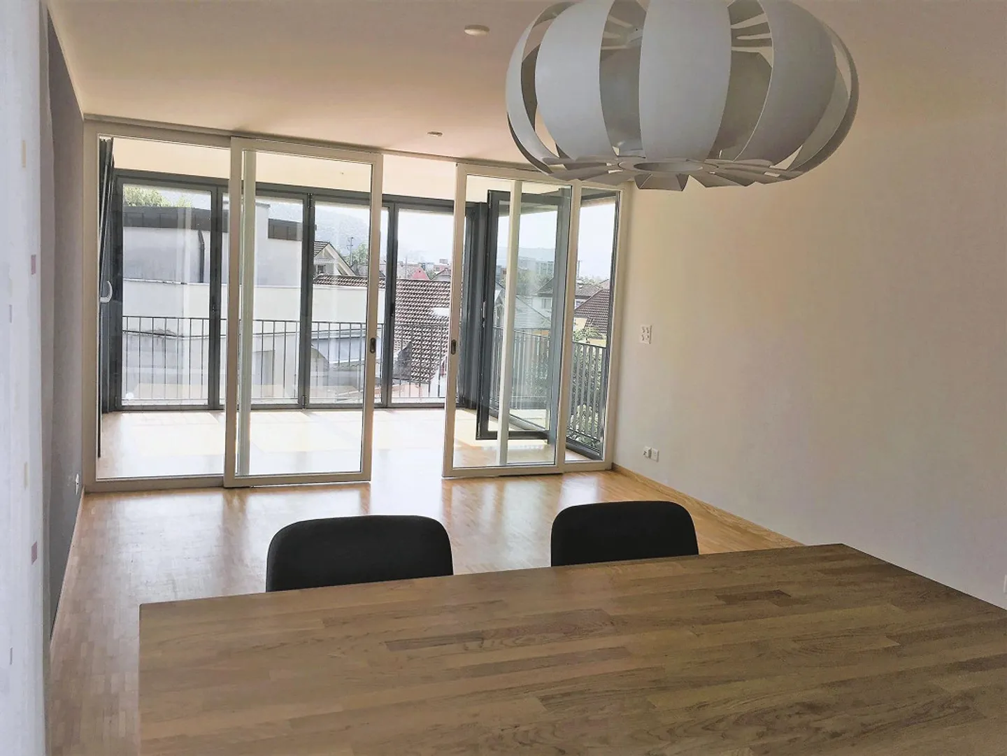 Entdecken Sie diese attraktive 3.5-Zimmer-Wohnung im 2. Stock - Foto 4 von 11