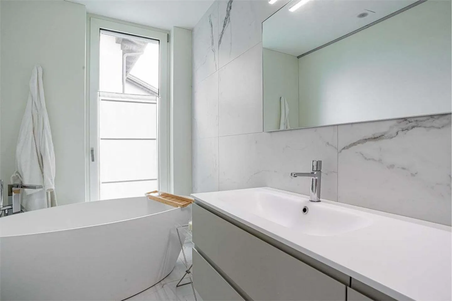 APPARTEMENT ÉLÉGANT DE 3,5 PIÈCES AU CŒUR DE LUGANO-BREGANZONA - Photo 7 sur 12