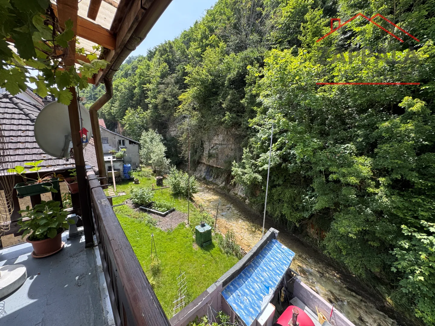 Affascinante casa a schiera angolare in posizione centrale a Hölstein – spaziosa, ben curata e con vista sulla Vordere Frenke - Foto 16 di 38