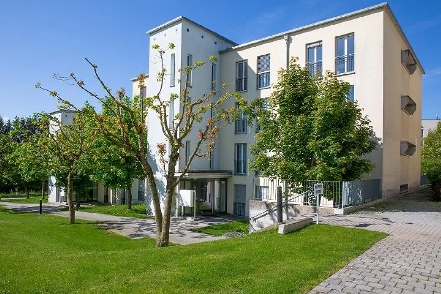 Spacious and bright apartment located in a quiet neighborhood - Photo 1 of 7