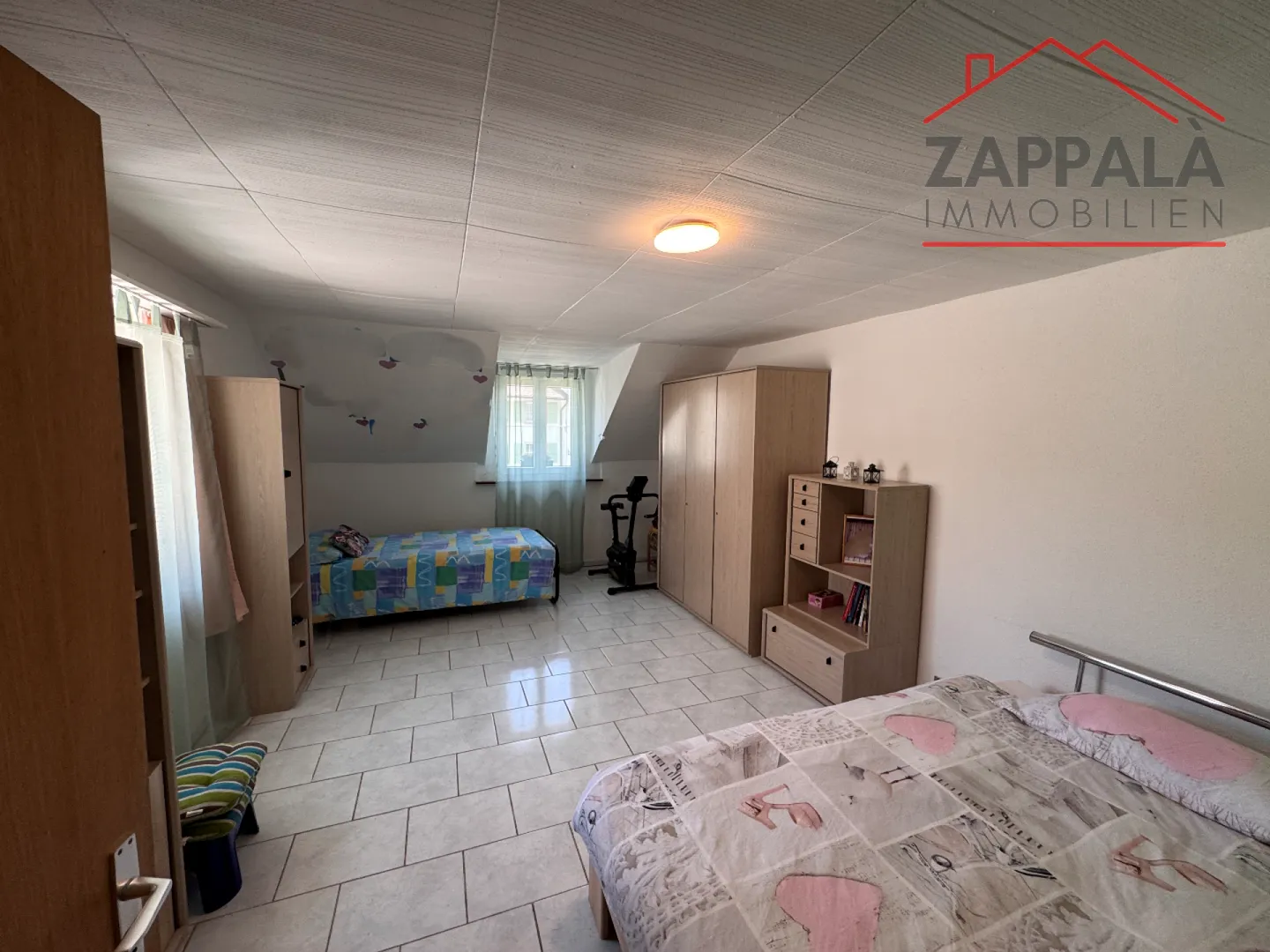Affascinante casa a schiera angolare in posizione centrale a Hölstein – spaziosa, ben curata e con vista sulla Vordere Frenke - Foto 21 di 38